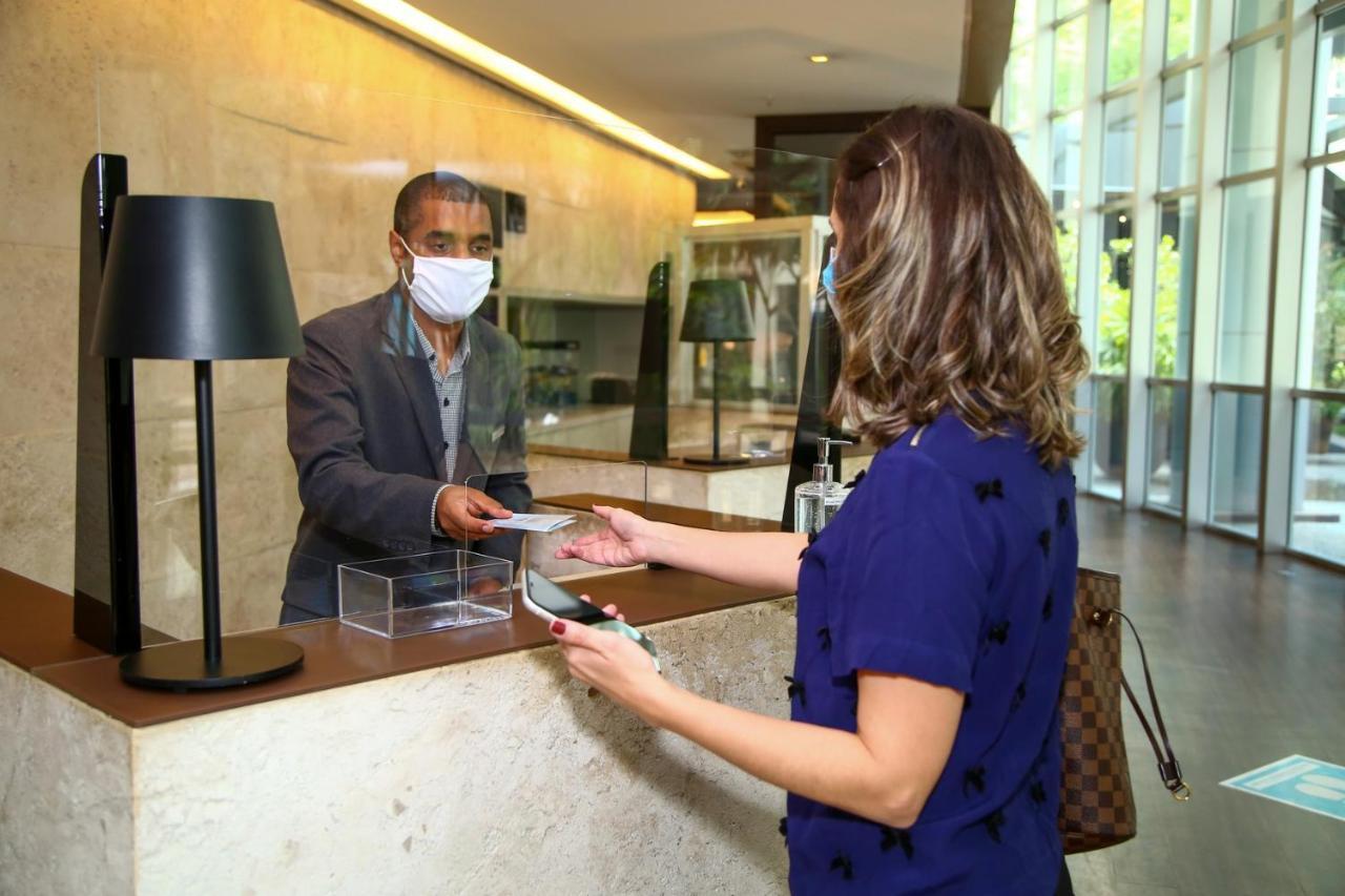 Radisson Vila Olimpia Σάο Πάολο Εξωτερικό φωτογραφία A guest checking in at a hotel